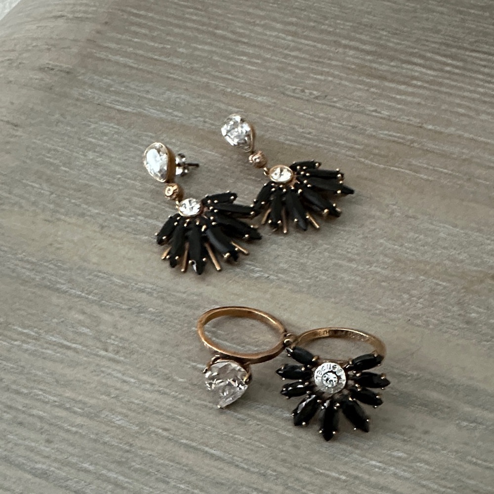 Chic Set of Black and Gold Earrings + Ring